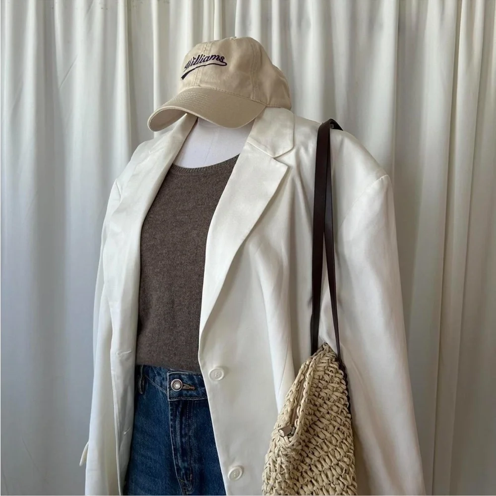 Monki Oversized Blazer in White. - Picture 2 of 8
